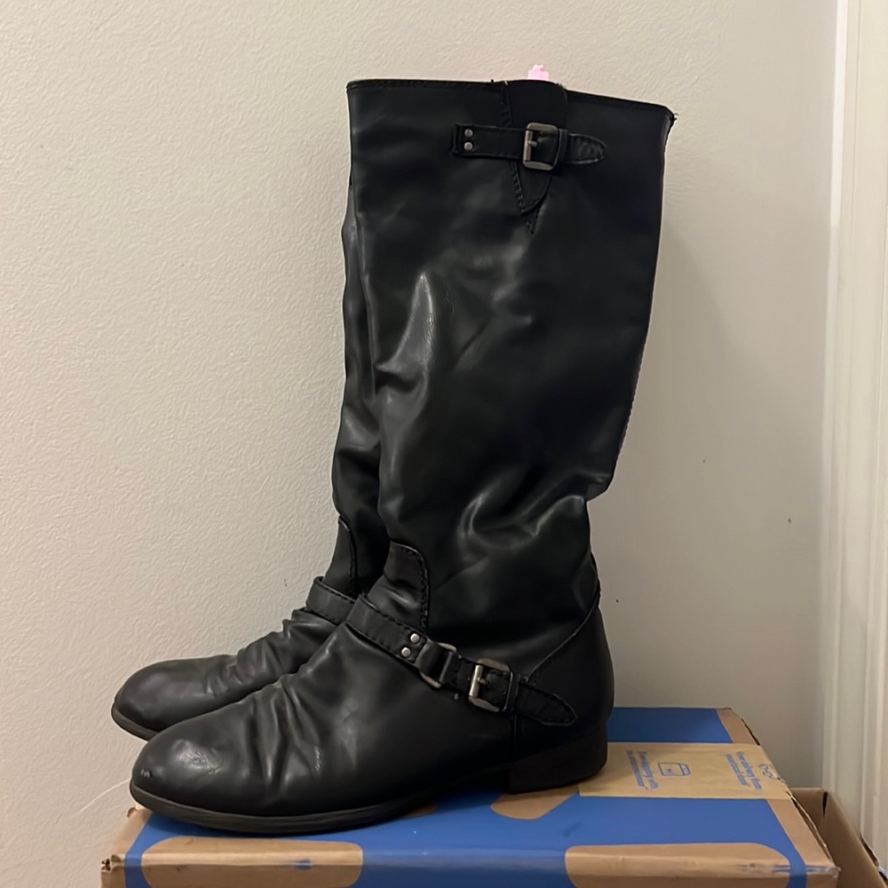 Ladies tall black boots size 7.5